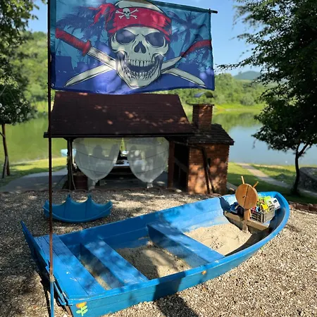 Jezero - Vikendica *